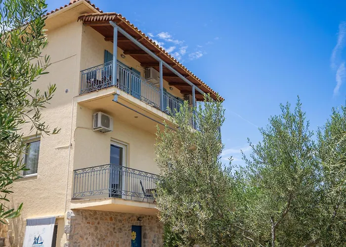 Maistros Studios * Galaxidi